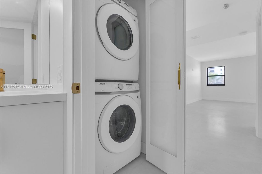 For Sale: $589,000 (2 beds, 2 baths, 1190 Square Feet)