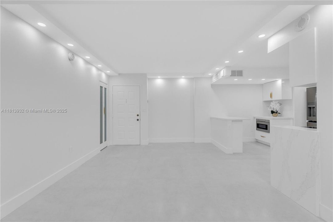 For Sale: $589,000 (2 beds, 2 baths, 1190 Square Feet)