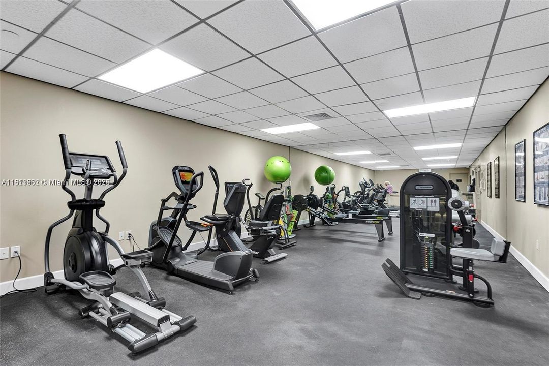 For Sale: $589,000 (2 beds, 2 baths, 1190 Square Feet)