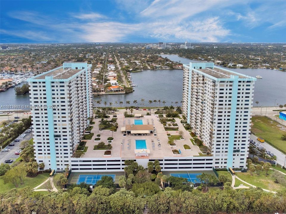 For Sale: $589,000 (2 beds, 2 baths, 1190 Square Feet)