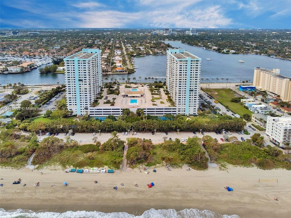 For Sale: $589,000 (2 beds, 2 baths, 1190 Square Feet)