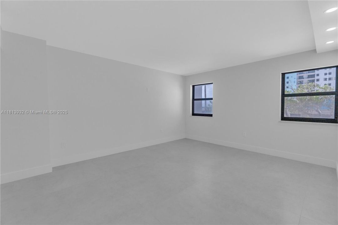 For Sale: $589,000 (2 beds, 2 baths, 1190 Square Feet)