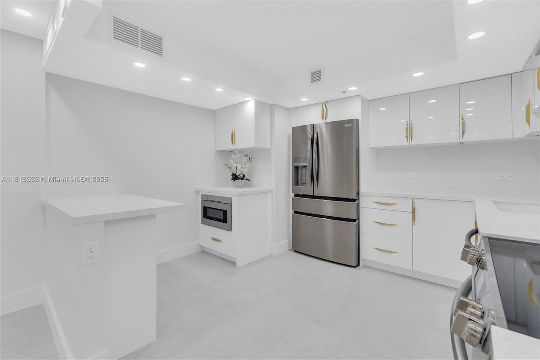 For Sale: $589,000 (2 beds, 2 baths, 1190 Square Feet)