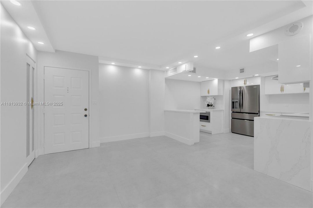 For Sale: $589,000 (2 beds, 2 baths, 1190 Square Feet)