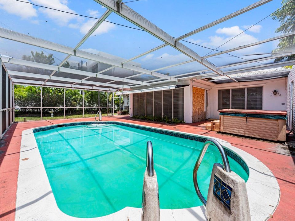 Active With Contract: $1,350,000 (3 beds, 2 baths, 1539 Square Feet)