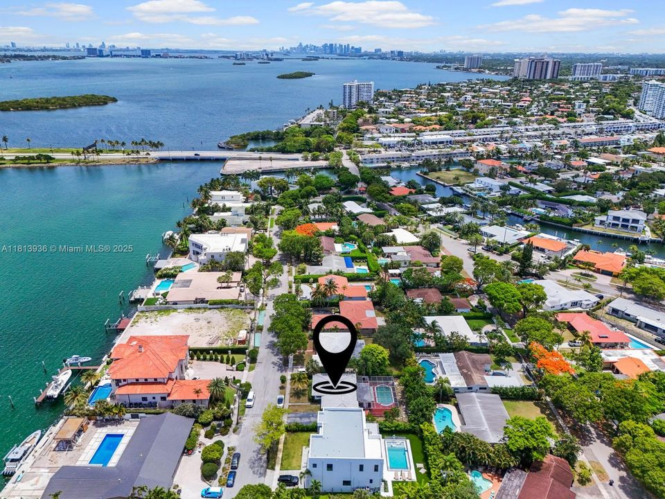 Active With Contract: $1,350,000 (3 beds, 2 baths, 1539 Square Feet)