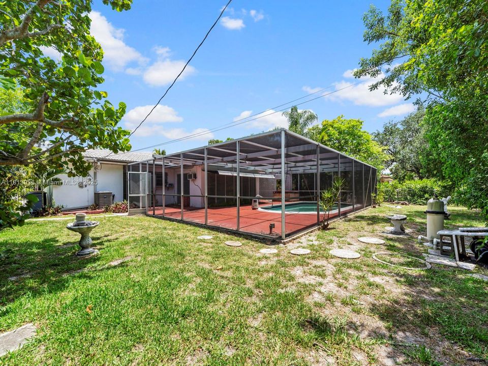 Active With Contract: $1,350,000 (3 beds, 2 baths, 1539 Square Feet)