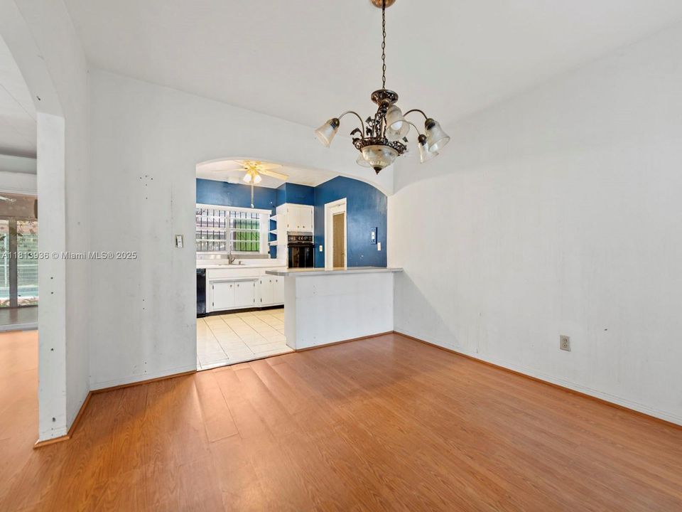 Active With Contract: $1,350,000 (3 beds, 2 baths, 1539 Square Feet)