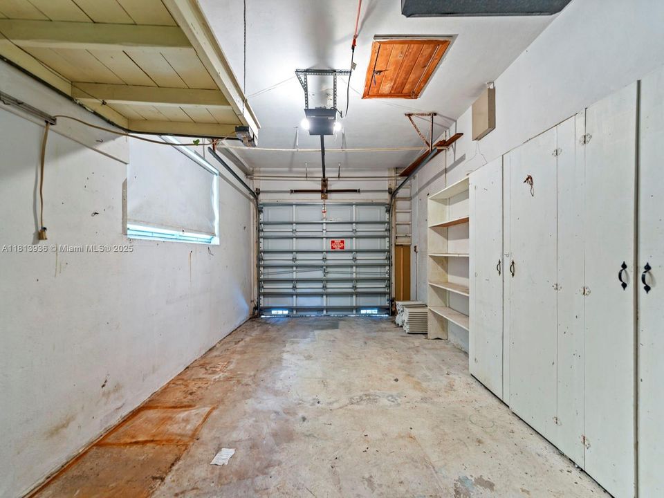 Active With Contract: $1,350,000 (3 beds, 2 baths, 1539 Square Feet)