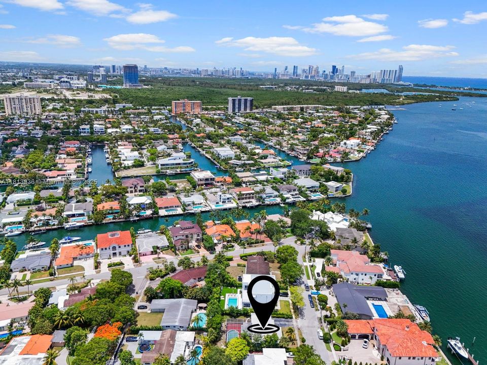 Active With Contract: $1,350,000 (3 beds, 2 baths, 1539 Square Feet)