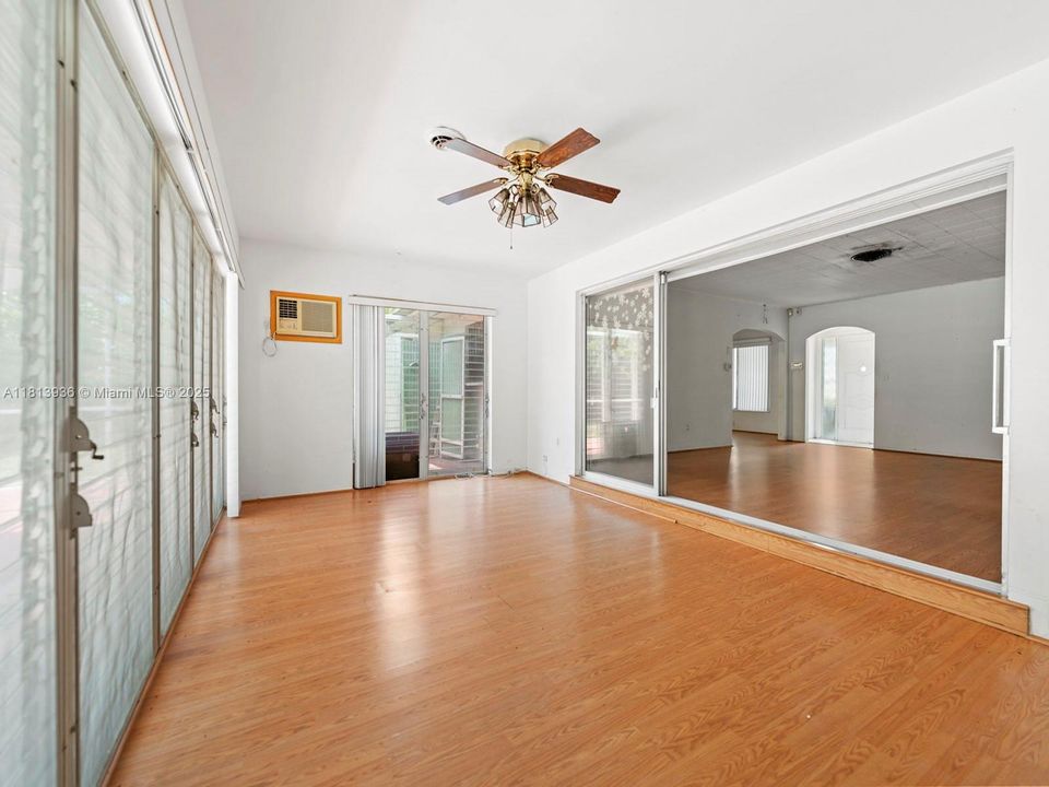 Active With Contract: $1,350,000 (3 beds, 2 baths, 1539 Square Feet)