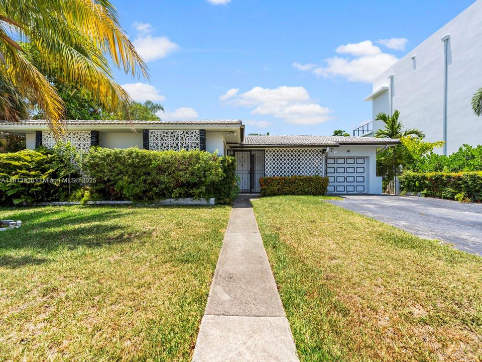 Active With Contract: $1,350,000 (3 beds, 2 baths, 1539 Square Feet)