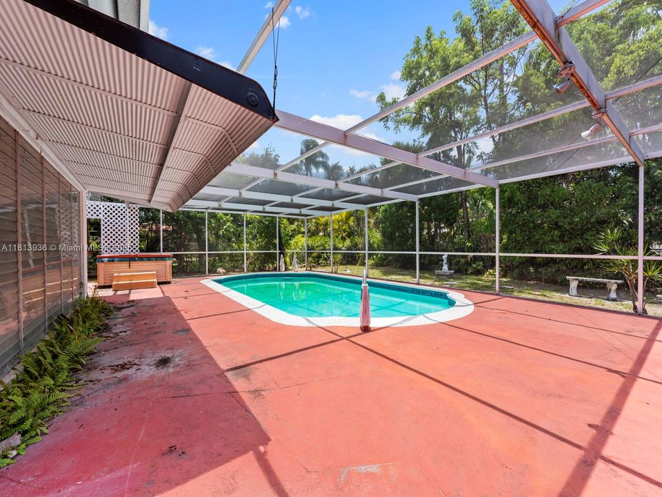 Active With Contract: $1,350,000 (3 beds, 2 baths, 1539 Square Feet)