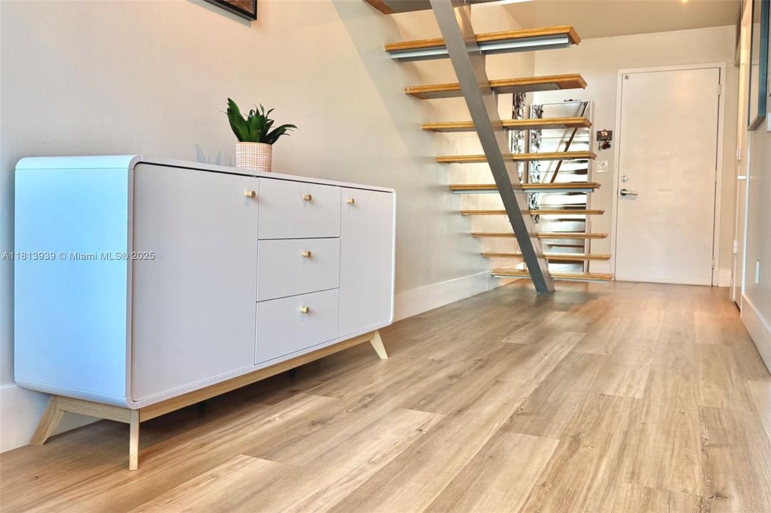 最近售出: $410,000 (1 贝兹, 1 浴室, 795 平方英尺)