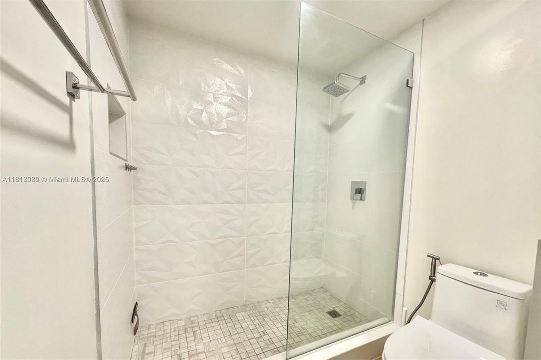 最近售出: $410,000 (1 贝兹, 1 浴室, 795 平方英尺)