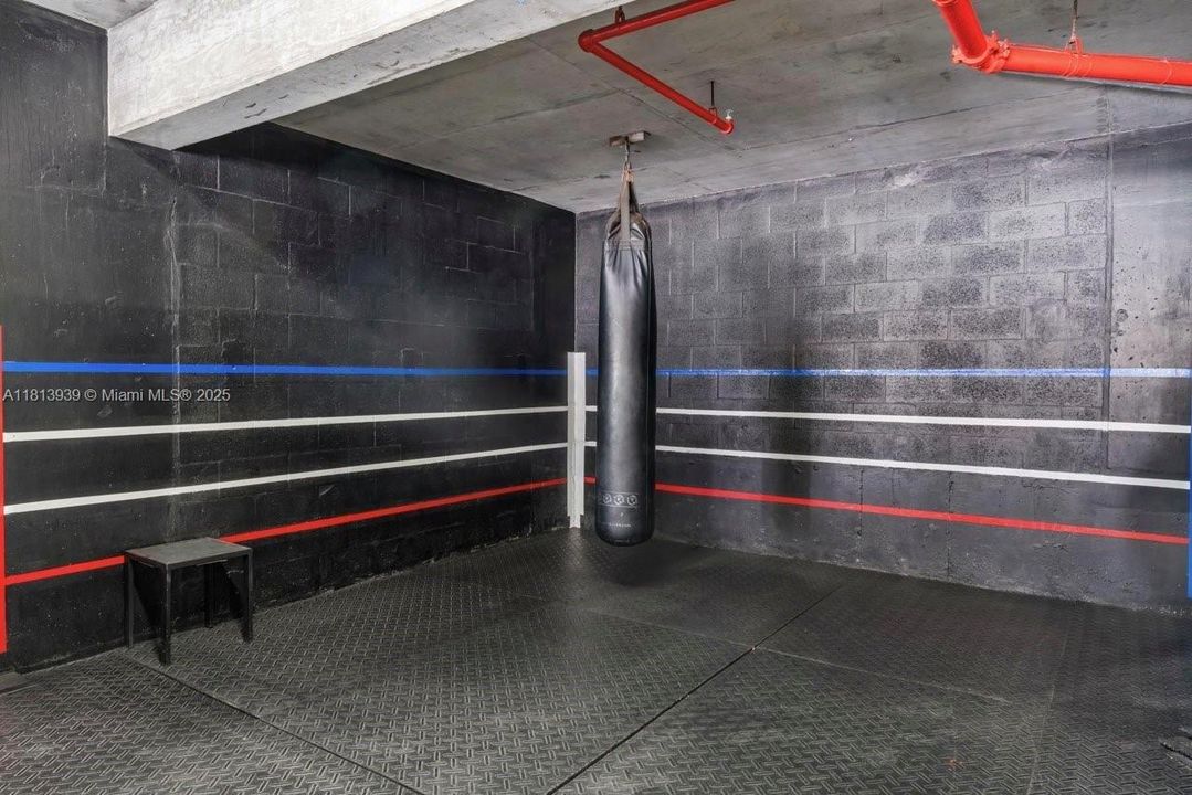 最近售出: $410,000 (1 贝兹, 1 浴室, 795 平方英尺)