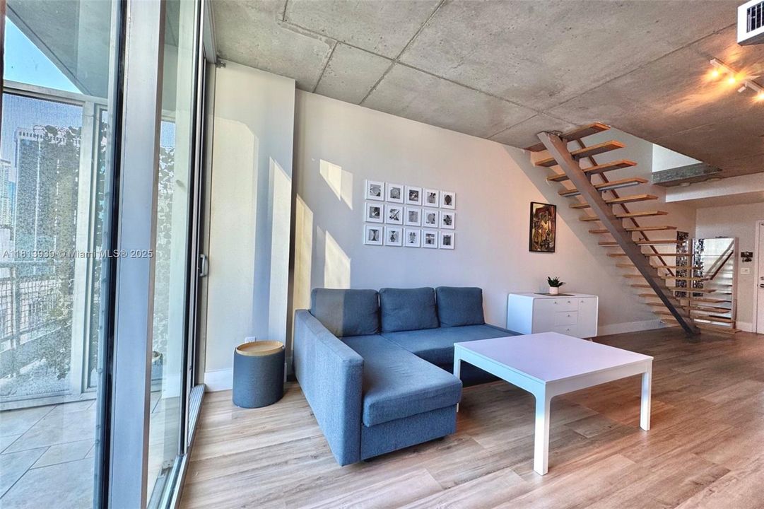 最近售出: $410,000 (1 贝兹, 1 浴室, 795 平方英尺)