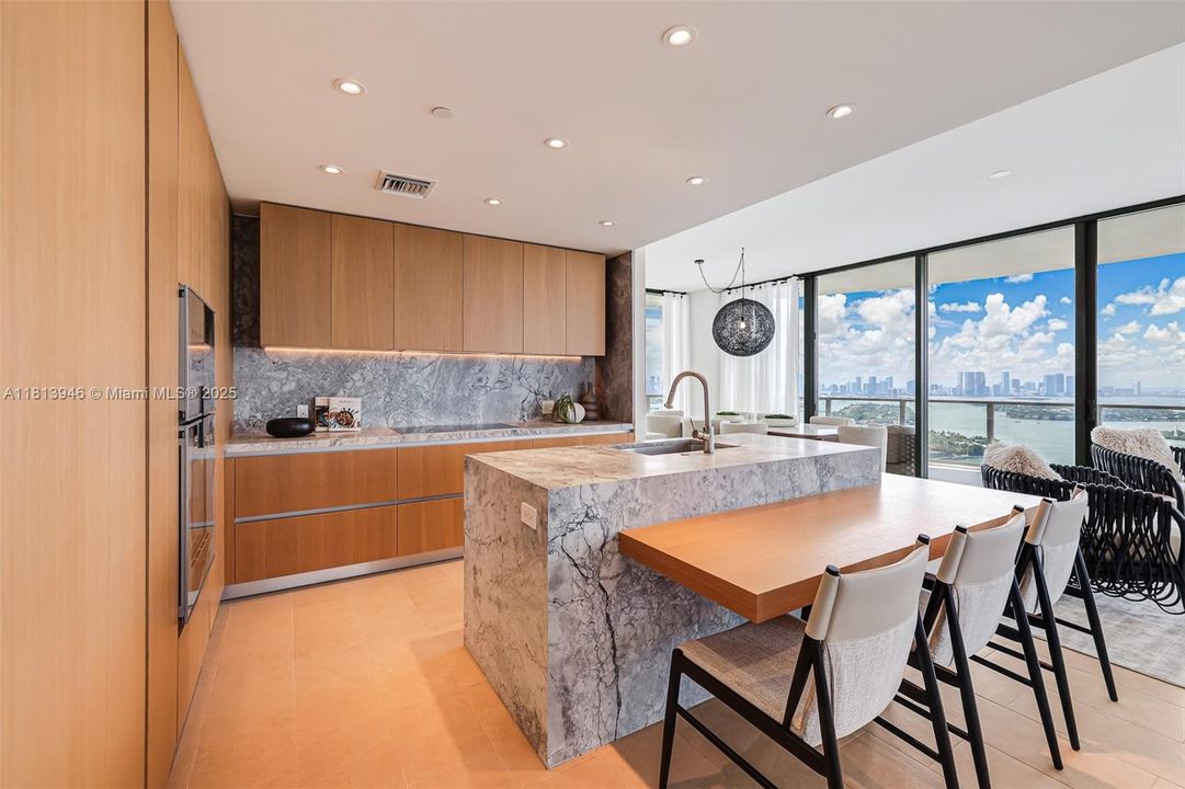 На продажу: $7,200,000 (3 спален, 4 ванн, 2451 Квадратных фут)