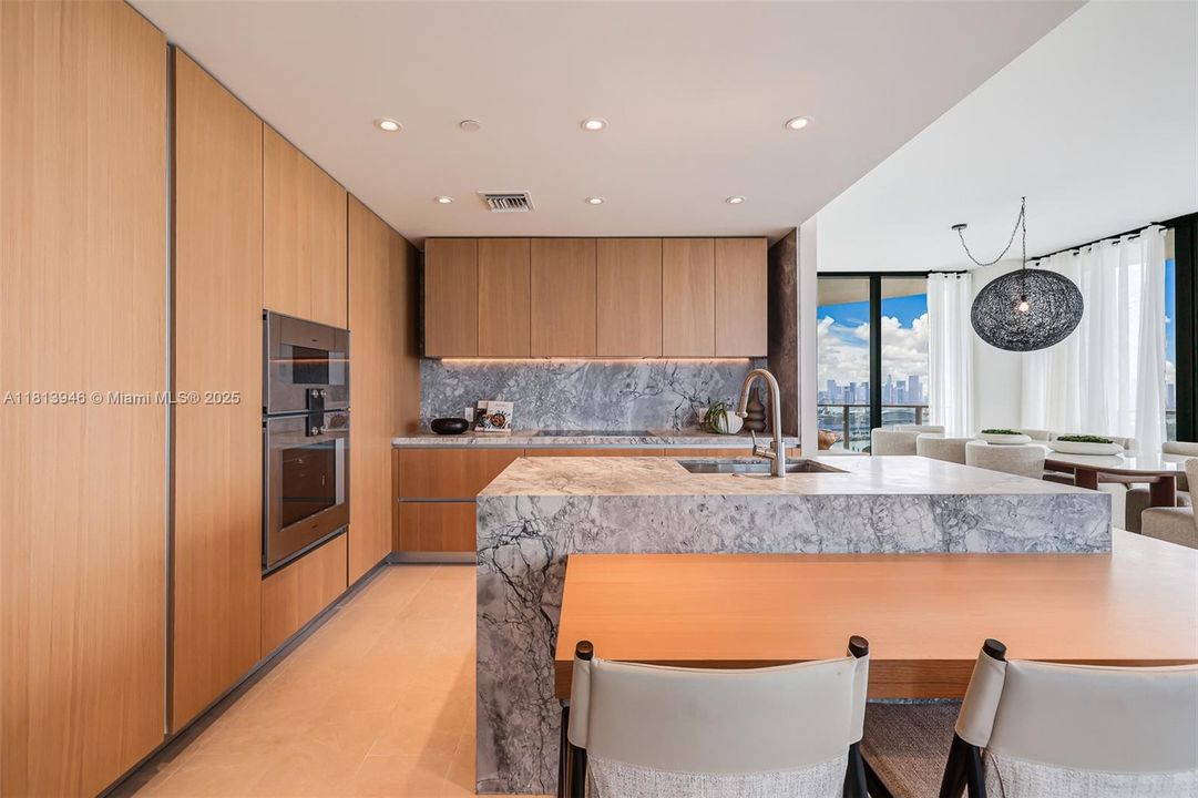 На продажу: $7,200,000 (3 спален, 4 ванн, 2451 Квадратных фут)