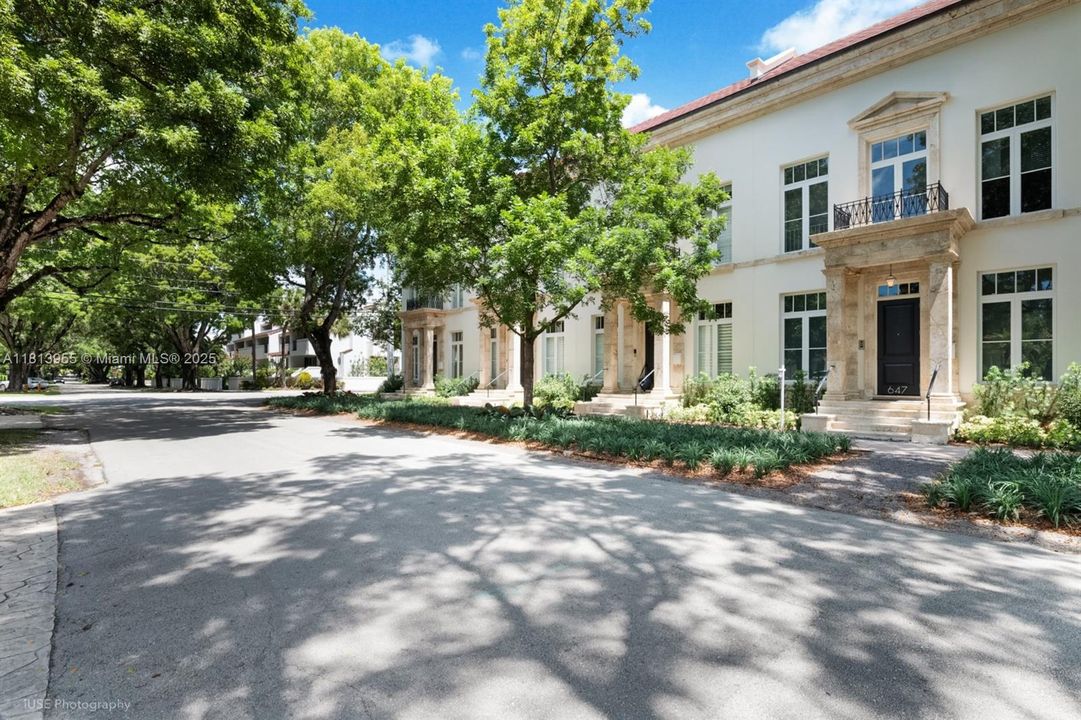 For Sale: $3,950,000 (4 beds, 4 baths, 3485 Square Feet)