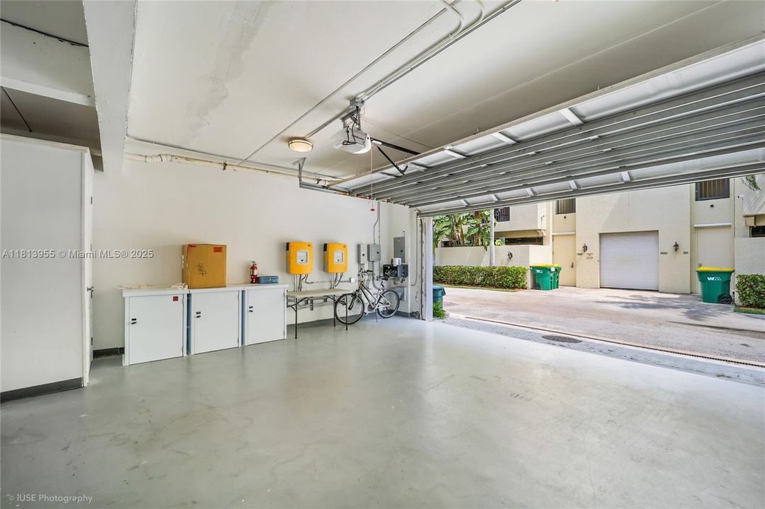 For Sale: $3,950,000 (4 beds, 4 baths, 3485 Square Feet)