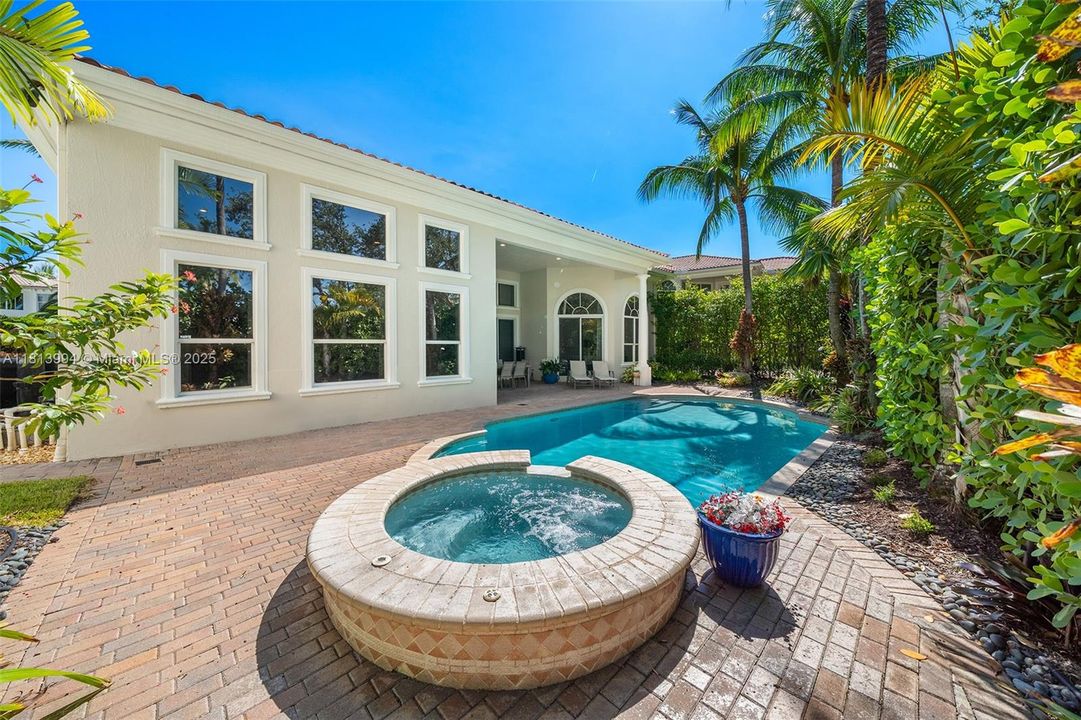 Недавно продано: $2,250,000 (4 спален, 4 ванн, 3932 Квадратных фут)