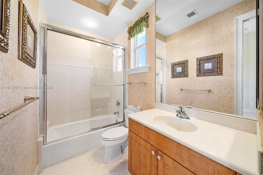 Недавно продано: $2,250,000 (4 спален, 4 ванн, 3932 Квадратных фут)