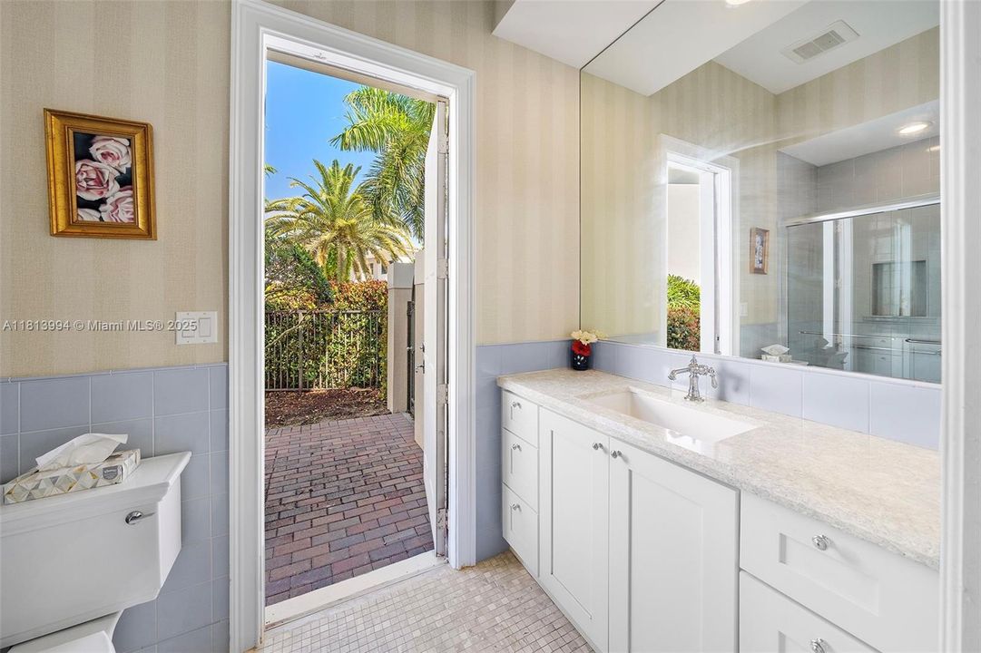 Недавно продано: $2,250,000 (4 спален, 4 ванн, 3932 Квадратных фут)