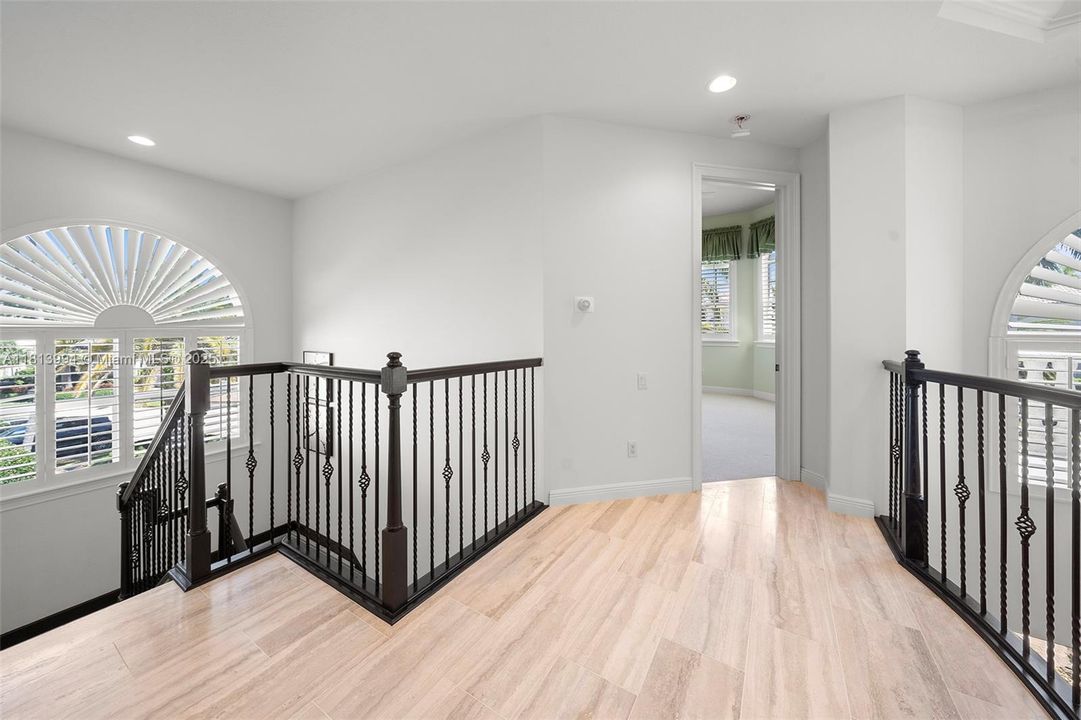 Недавно продано: $2,250,000 (4 спален, 4 ванн, 3932 Квадратных фут)