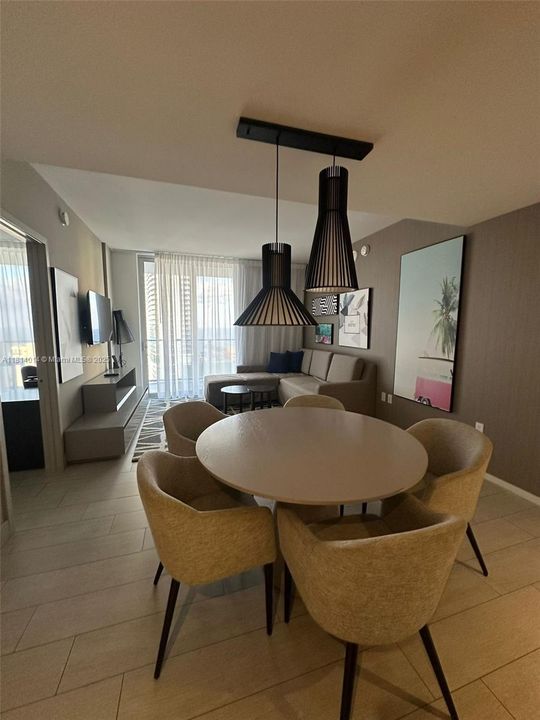 待售: $719,000 (2 贝兹, 2 浴室, 1055 平方英尺)