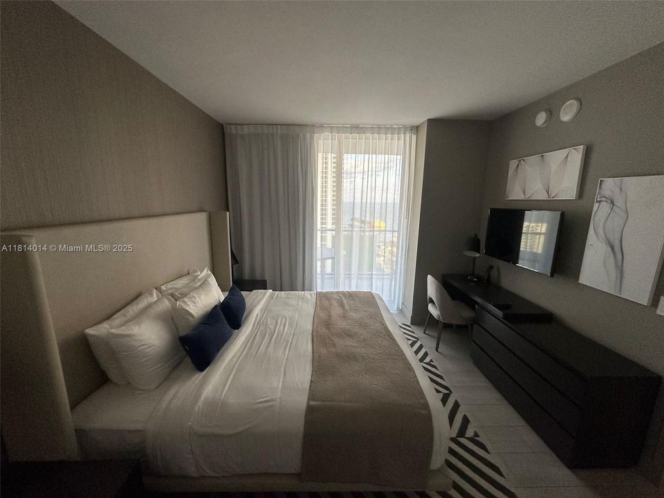 待售: $719,000 (2 贝兹, 2 浴室, 1055 平方英尺)