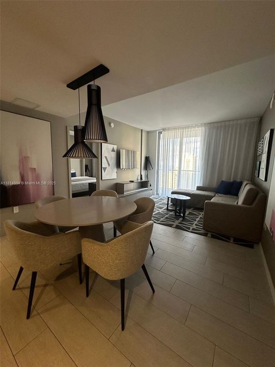 待售: $719,000 (2 贝兹, 2 浴室, 1055 平方英尺)