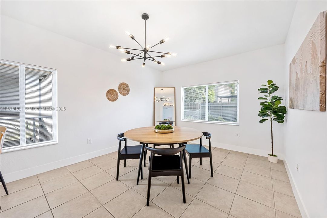 Vendido Recientemente: $550,000 (3 camas, 2 baños, 1538 Pies cuadrados)