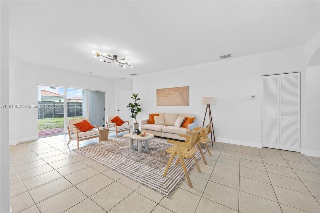 Vendido Recientemente: $550,000 (3 camas, 2 baños, 1538 Pies cuadrados)