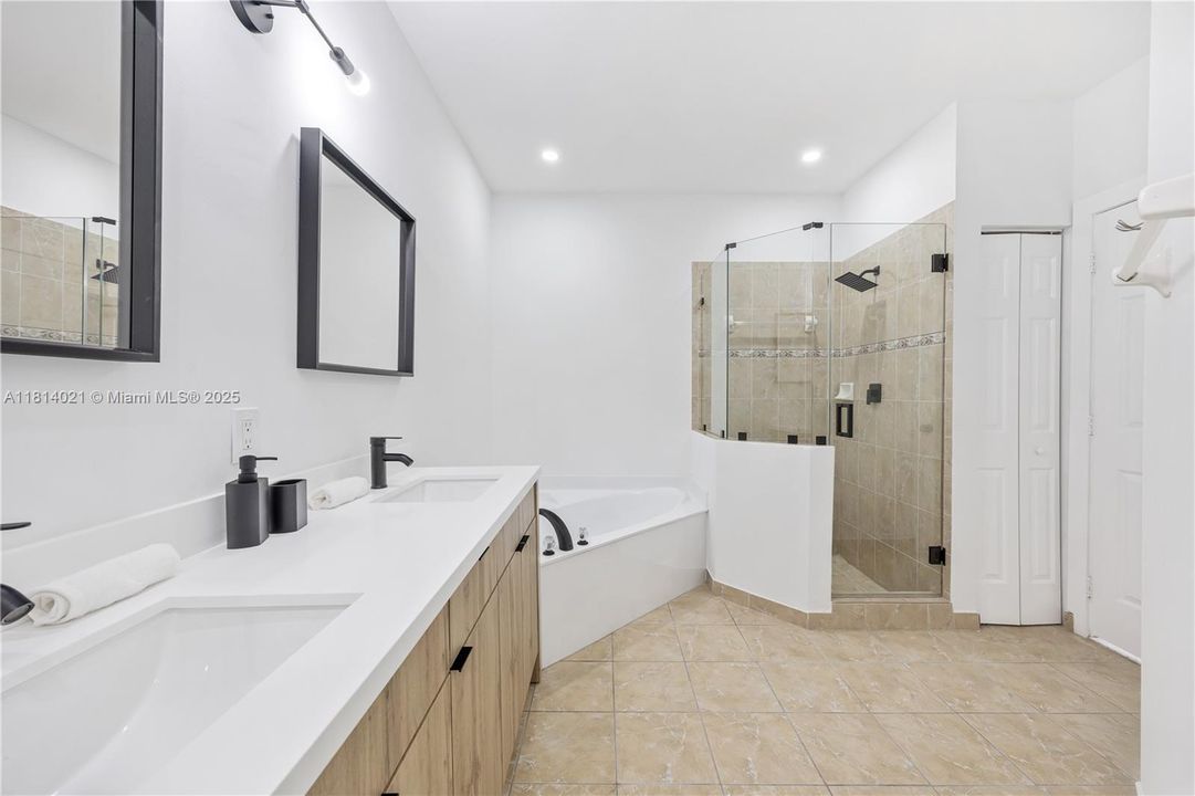 Vendido Recientemente: $550,000 (3 camas, 2 baños, 1538 Pies cuadrados)