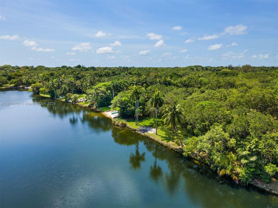 En Venta: $19,999,000 (2.08 acres)