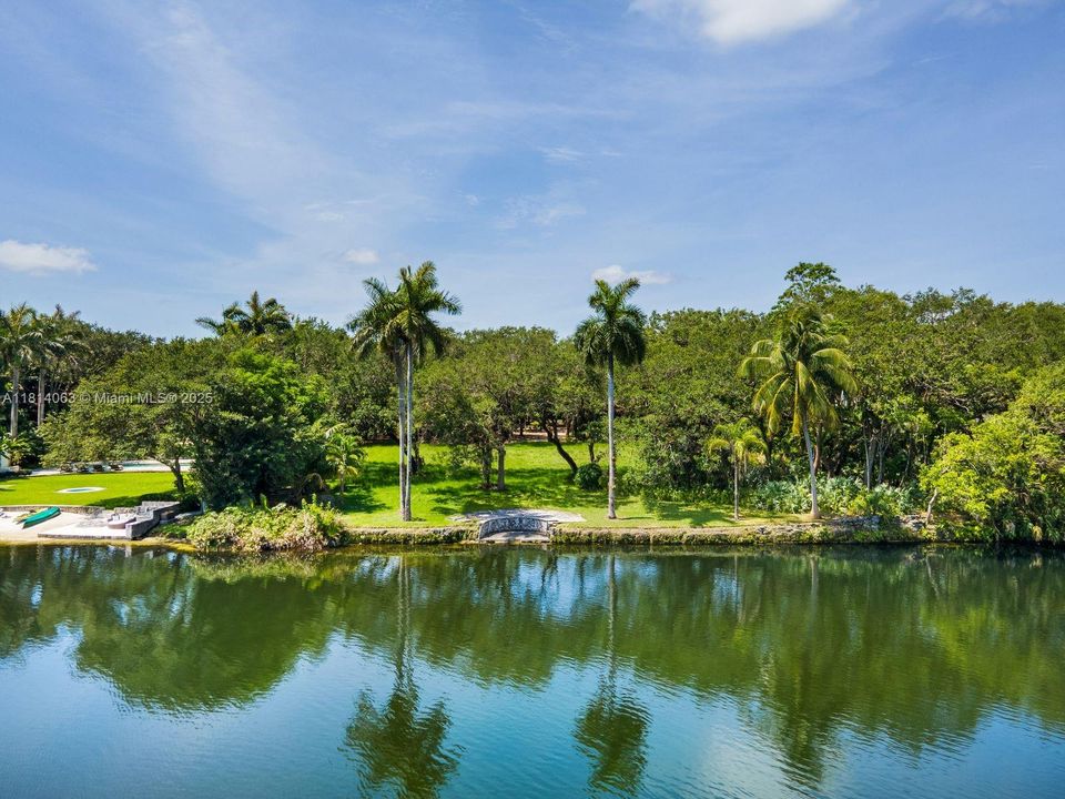 En Venta: $19,999,000 (2.08 acres)