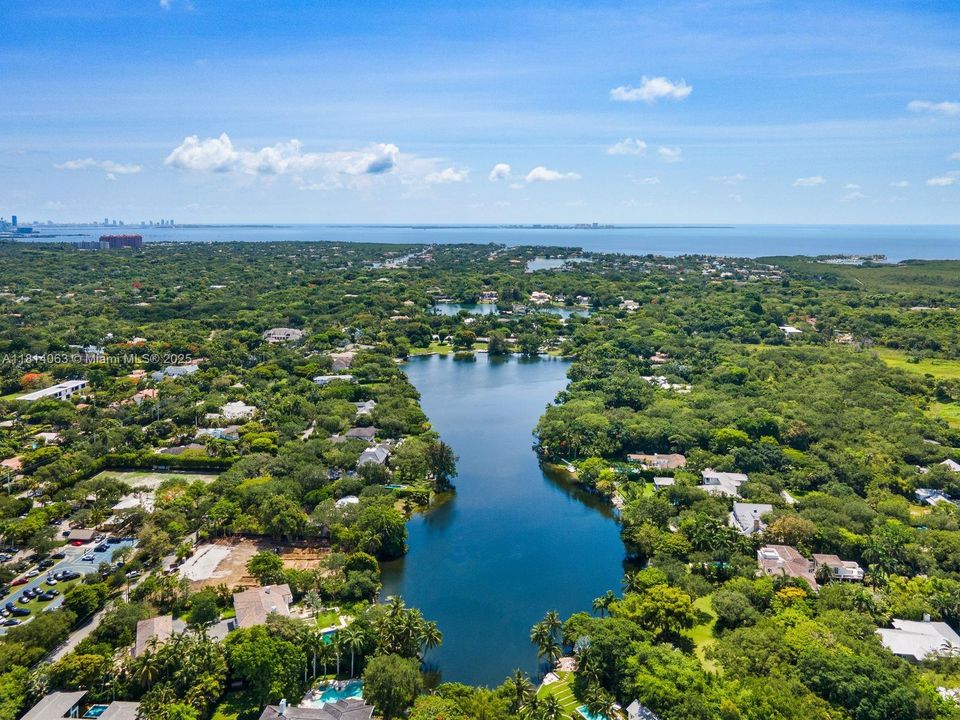 En Venta: $19,999,000 (2.08 acres)