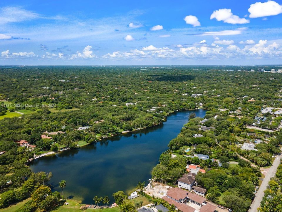 En Venta: $19,999,000 (2.08 acres)