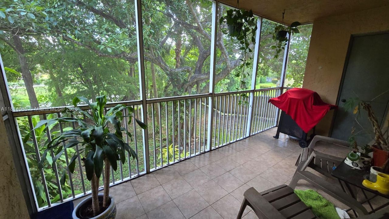 待售: $163,000 (2 贝兹, 2 浴室, 1057 平方英尺)