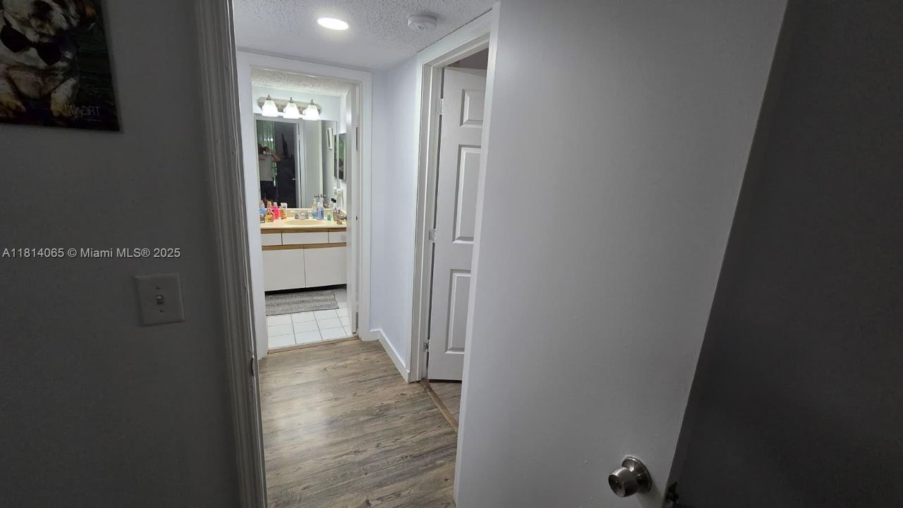 待售: $163,000 (2 贝兹, 2 浴室, 1057 平方英尺)