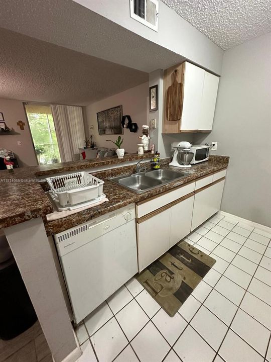 待售: $163,000 (2 贝兹, 2 浴室, 1057 平方英尺)