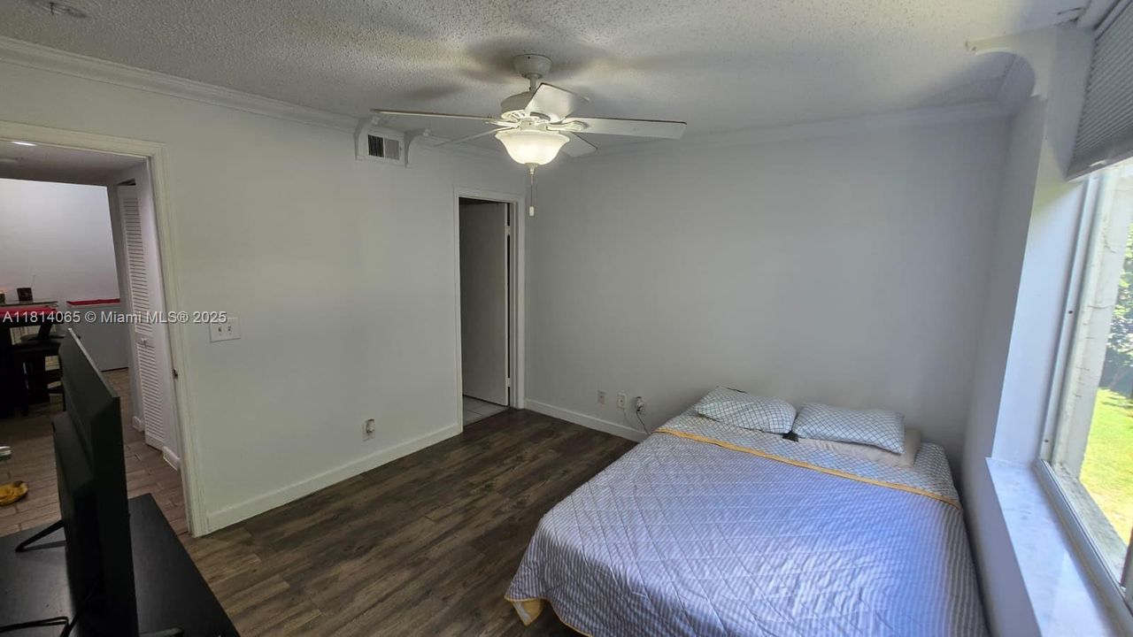 待售: $163,000 (2 贝兹, 2 浴室, 1057 平方英尺)