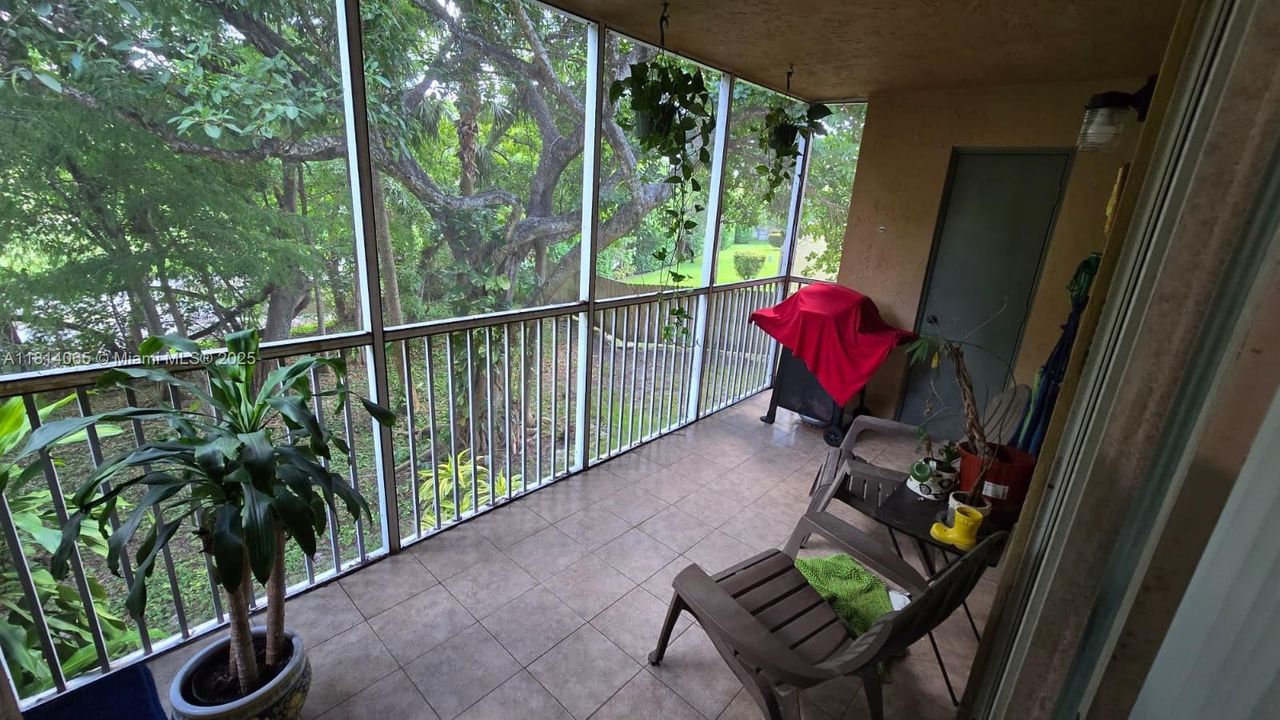 待售: $163,000 (2 贝兹, 2 浴室, 1057 平方英尺)