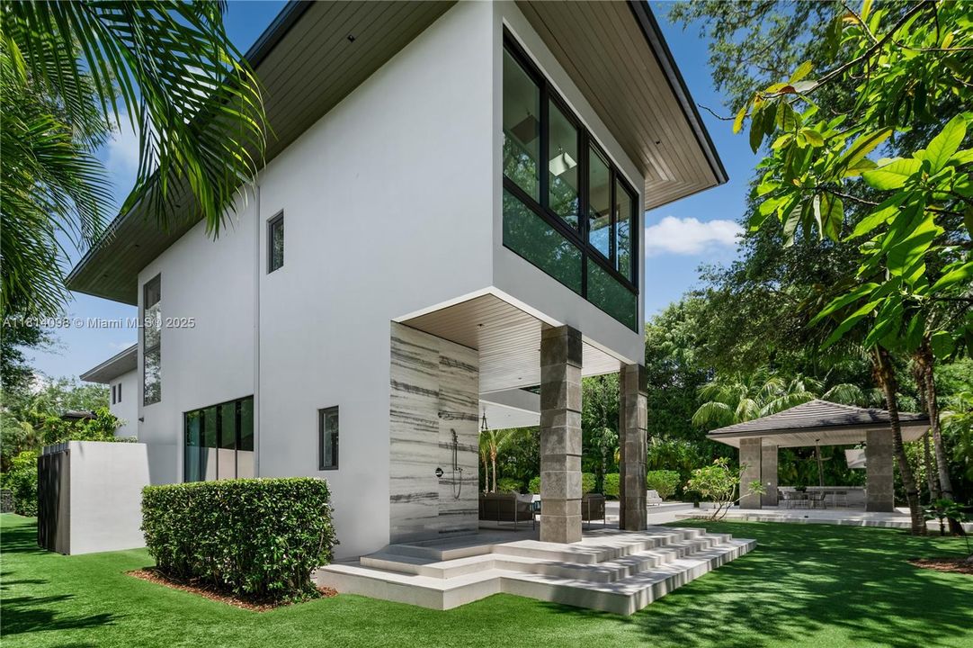 待售: $11,495,000 (5 贝兹, 6 浴室, 10178 平方英尺)