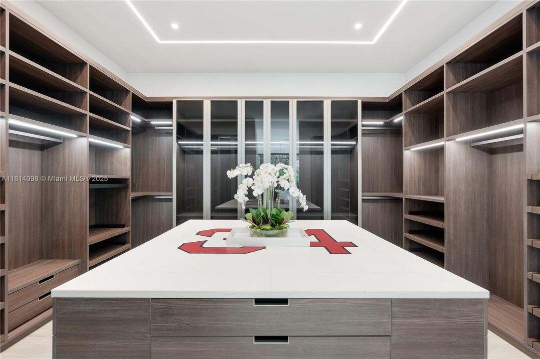 待售: $11,495,000 (5 贝兹, 6 浴室, 10178 平方英尺)