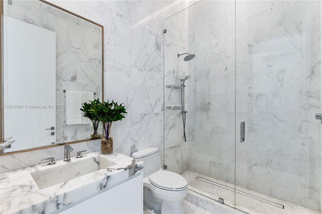 Suite 2 - Upper Level