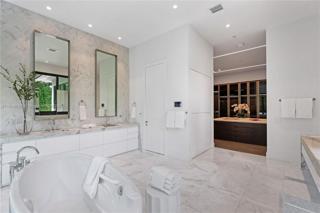 待售: $11,495,000 (5 贝兹, 6 浴室, 10178 平方英尺)