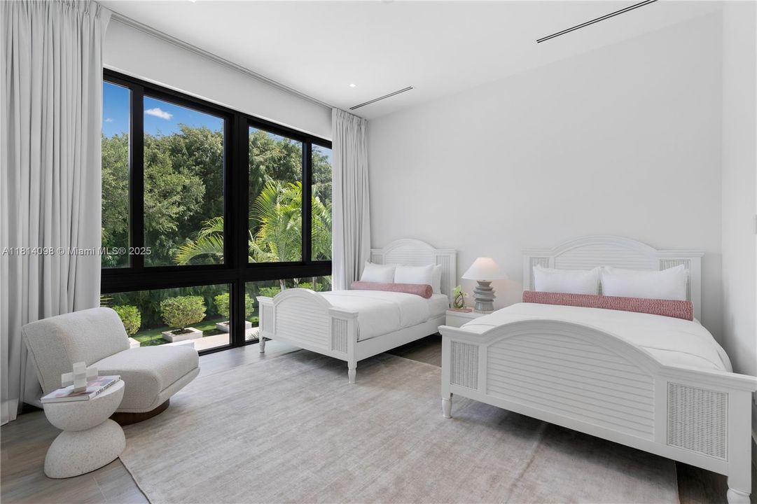 Suite 2 - Upper Level