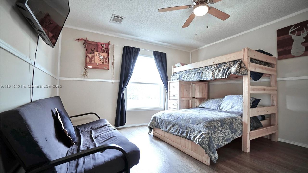 For Sale: $470,000 (3 beds, 2 baths, 1484 Square Feet)